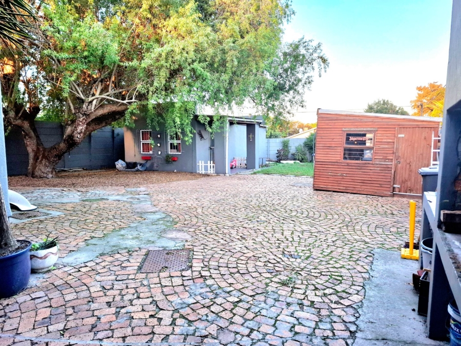 4 Bedroom Property for Sale in Oakdale Western Cape